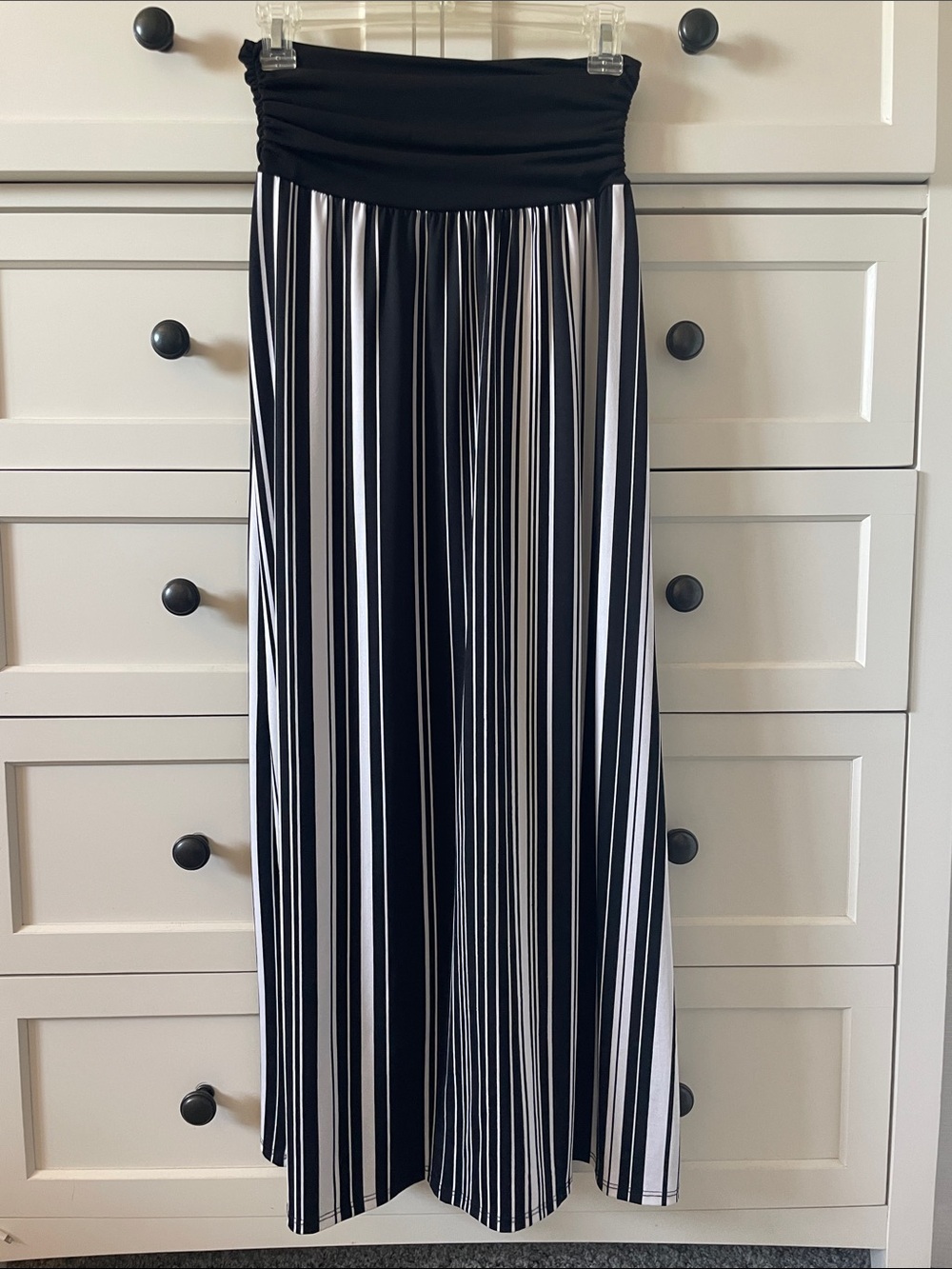 APT.9 Women’s Black & White Striped Stretchy Flowy Maxi Skirt - Medium